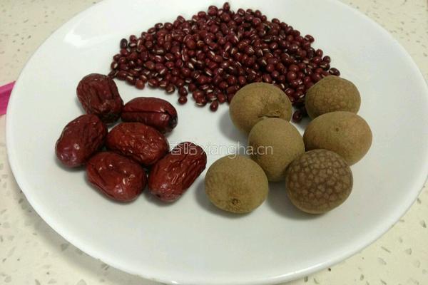 红枣龙眼红豆浆的做法图解1