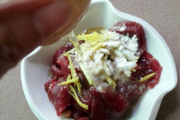 彩椒炒牛肉的做法图解4