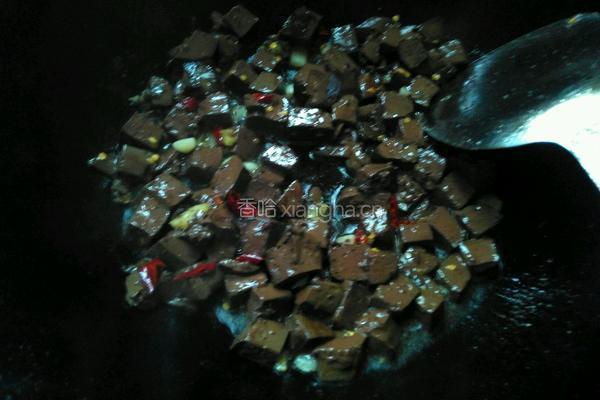 毛血旺上的绿豆芽的做法图解3