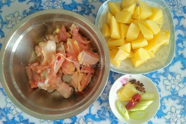 土豆炖鸡腿的做法图解1