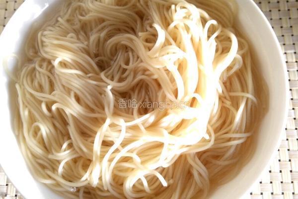圣女果酱拌面的做法图解2
