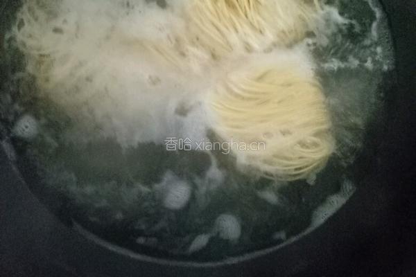 圣女果酱拌面的做法图解1
