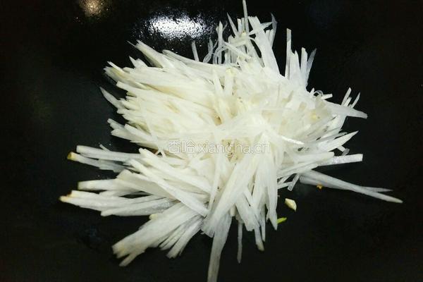 双椒炒白萝卜丝的做法图解3