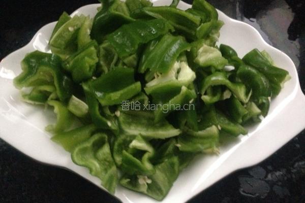 辣椒炒肉的做法图解2