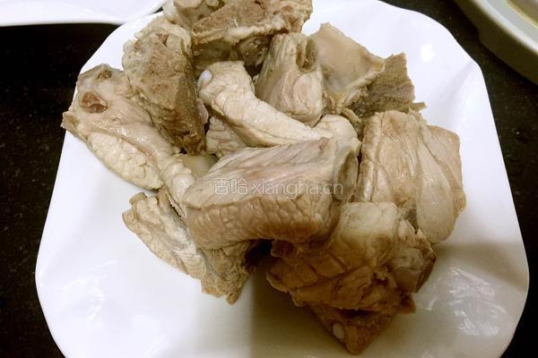胡萝卜玉米炖排骨的做法图解3