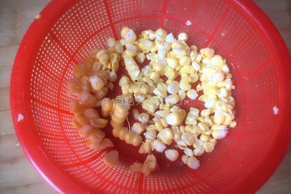 香脆排骨闷玉米的做法图解2