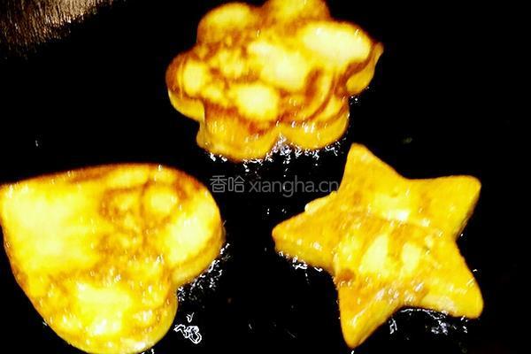 玉米面鸡蛋饼的做法图解9