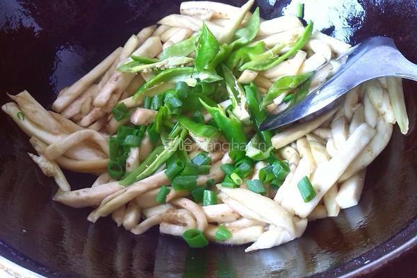 青椒西红柿炒茄子的做法图解5