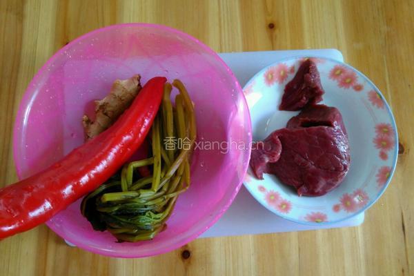 酸菜炒牛肉的做法图解1