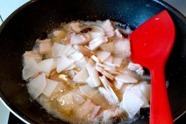  肥肉炖白萝卜的做法图解10
