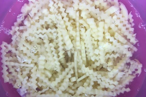 酸辣土豆条的做法图解3