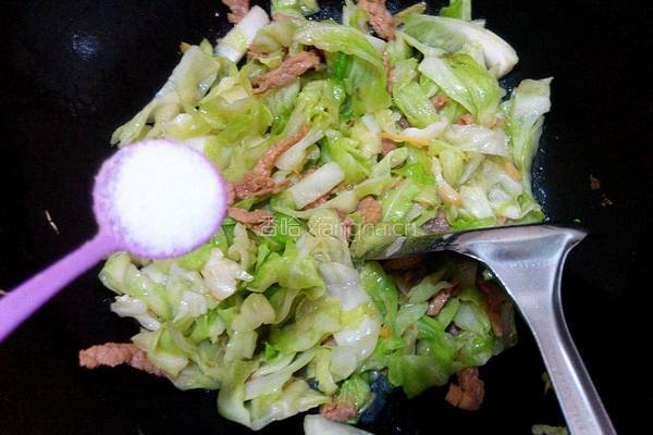 卷心菜炒肉的做法图解6
