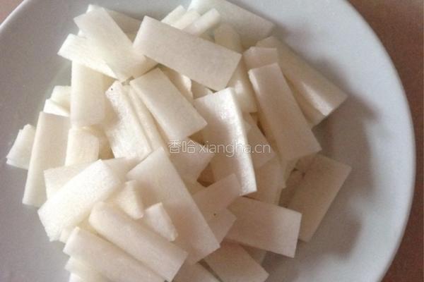 白萝卜炒酱肉的做法图解1