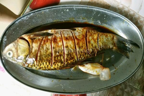 豆腐蒸鲫鱼的做法图解1
