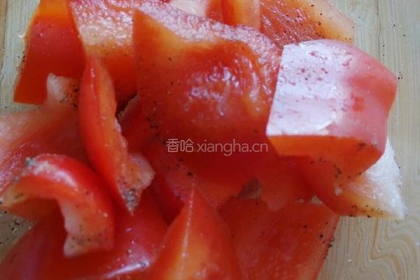 彩椒玉米鸡蛋沙拉的做法图解2