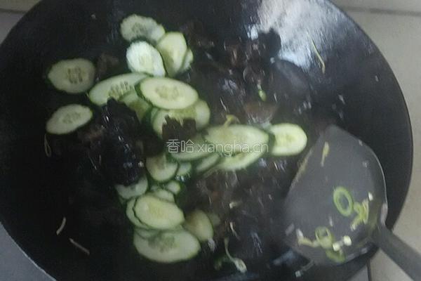 黄瓜木耳炒鸡蛋的做法图解6
