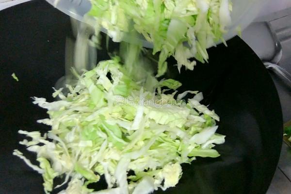 卷心菜炒扣肉的做法图解5