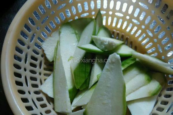 蕃茄丝瓜汤的做法图解2