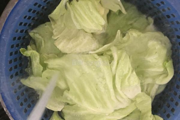 蚝油卷心菜的做法图解2