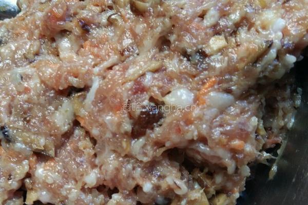 香菇肉馅饺子的做法图解1