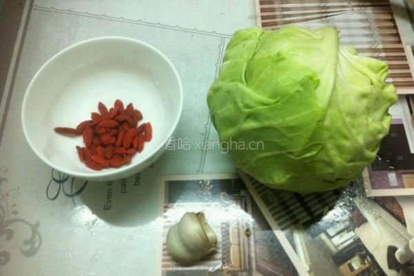 手撕卷心菜的做法图解1