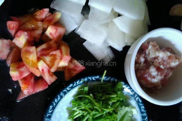 冬瓜肉丸西红柿汤的做法图解1