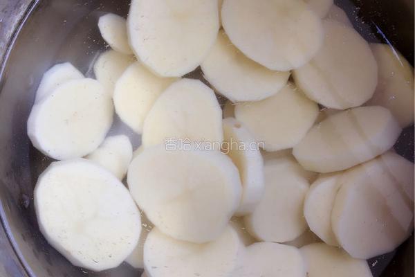 干锅土豆腊肉的做法图解3