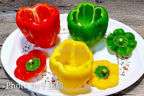 彩椒三文鱼焗饭盅的做法图解1