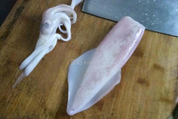 香酥鱿鱼甜甜圈的做法图解1