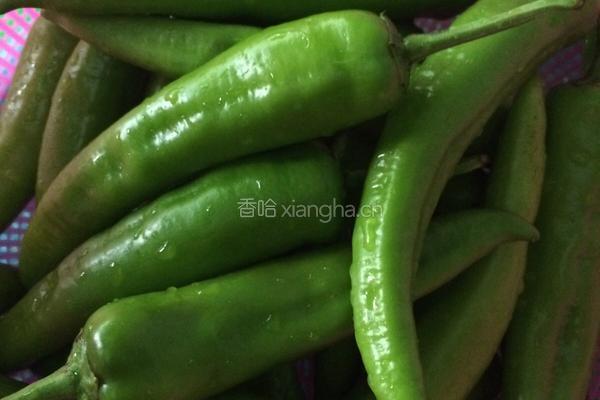 虎皮辣椒的做法图解1