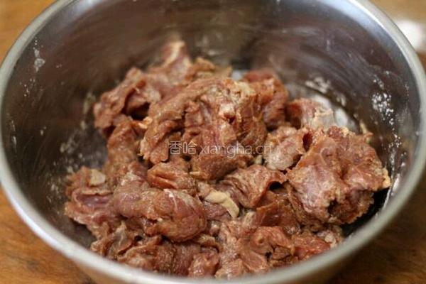 牙签牛肉的做法图解1