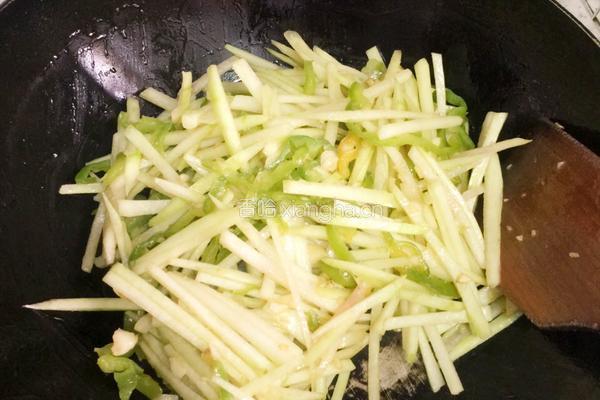 清炒西瓜皮的做法图解3