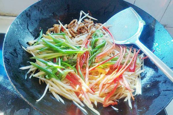 青红椒子姜肉丝的做法图解9