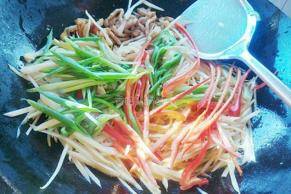 青红椒子姜肉丝的做法图解10