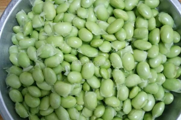 银耳素炒青豆的做法图解1