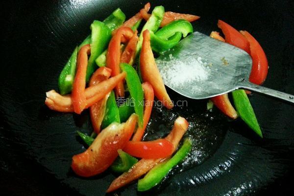 彩椒炒火腿鸭蛋的做法图解7