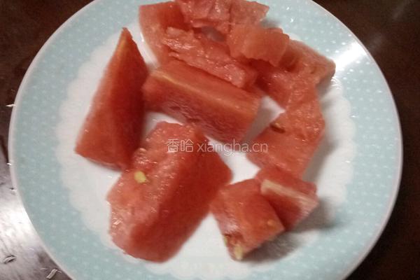 榨西瓜柠檬汁的做法图解2