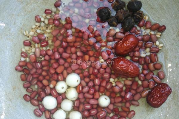 桂圆莲子红豆粥的做法图解3