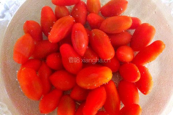 圣女果炒鸡蛋的做法图解1