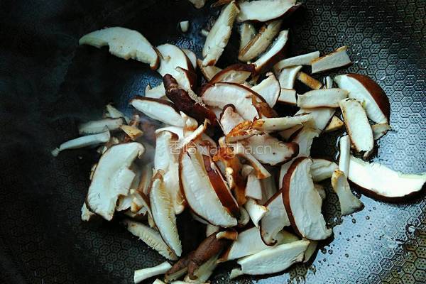 彩椒烩鲜菌的做法图解4
