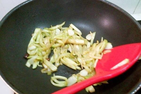 绿豆芽炒茄条的做法图解8