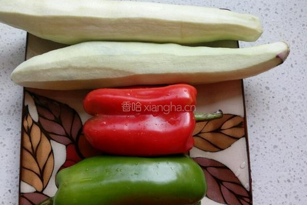 彩椒烧茄子的做法图解1