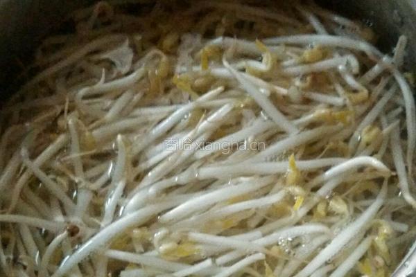 凉拌红油绿豆芽的做法图解4