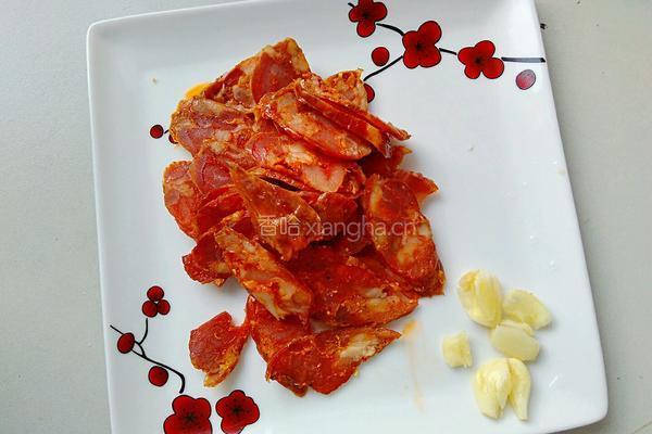 卷心菜炒腊肠的做法图解3