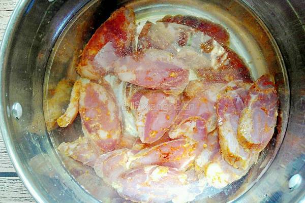 卷心菜炒腊肠的做法图解4