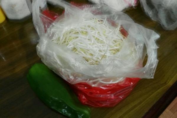 素拌绿豆芽的做法图解1