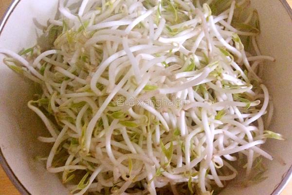凉拌绿豆芽的做法图解1