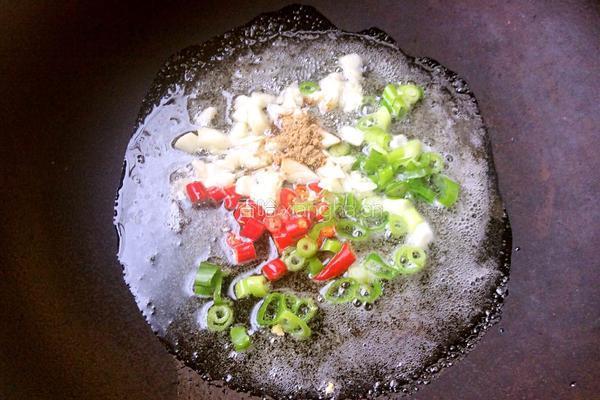 爆炒酸辣绿豆芽的做法图解3