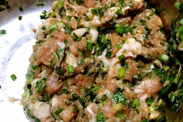 韭菜猪肉蒸饺的做法图解1