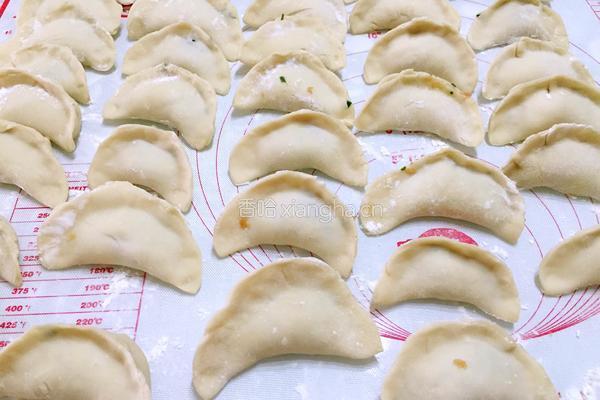 韭菜猪肉蒸饺的做法图解3